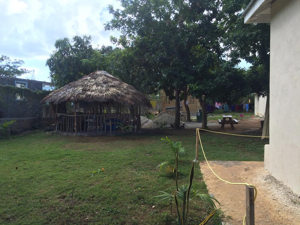 T&T - Tatty And Tony Guesthouse Negril Exterior foto