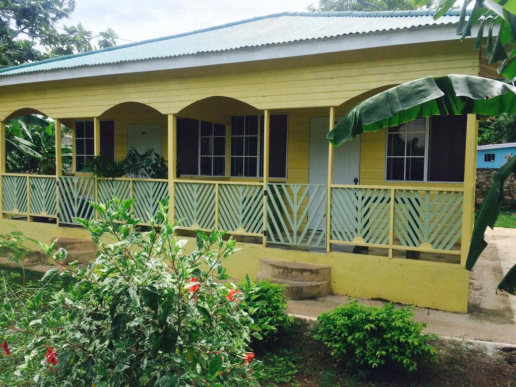 T&T - Tatty And Tony Guesthouse Negril Exterior foto